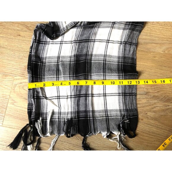 BLACK/WHITE PLAID RECTANGLE SCARF - Picture 2 of 3